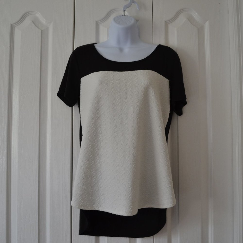 🦩SOLD.   Ladies knit top
